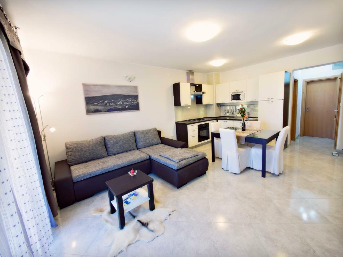 Apartmani Fortuna Zlarin Exterior foto